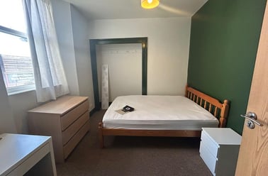 Hill Park Crescent, Flat 2, Greenbank, Plymouth - Image 2